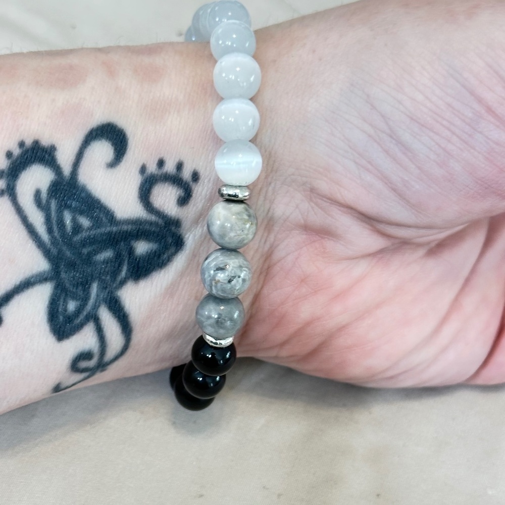 White Cats Eye, Black Onyx & Picasso Jasper stretchy beaded bracelet. 7-8mm - Picture 6 of 16